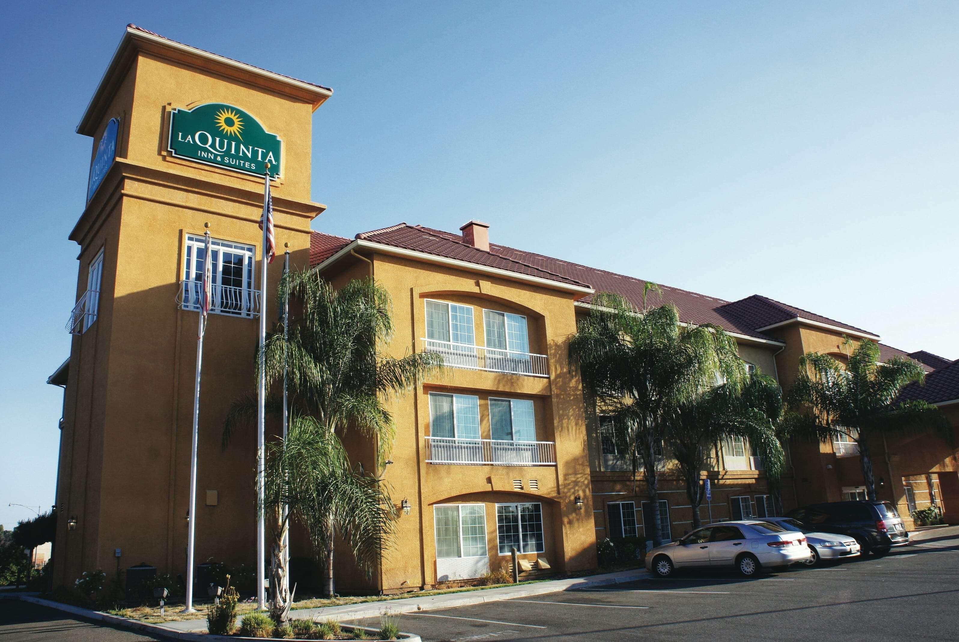 La Quinta By Wyndham Fowler Hotel Exterior foto
