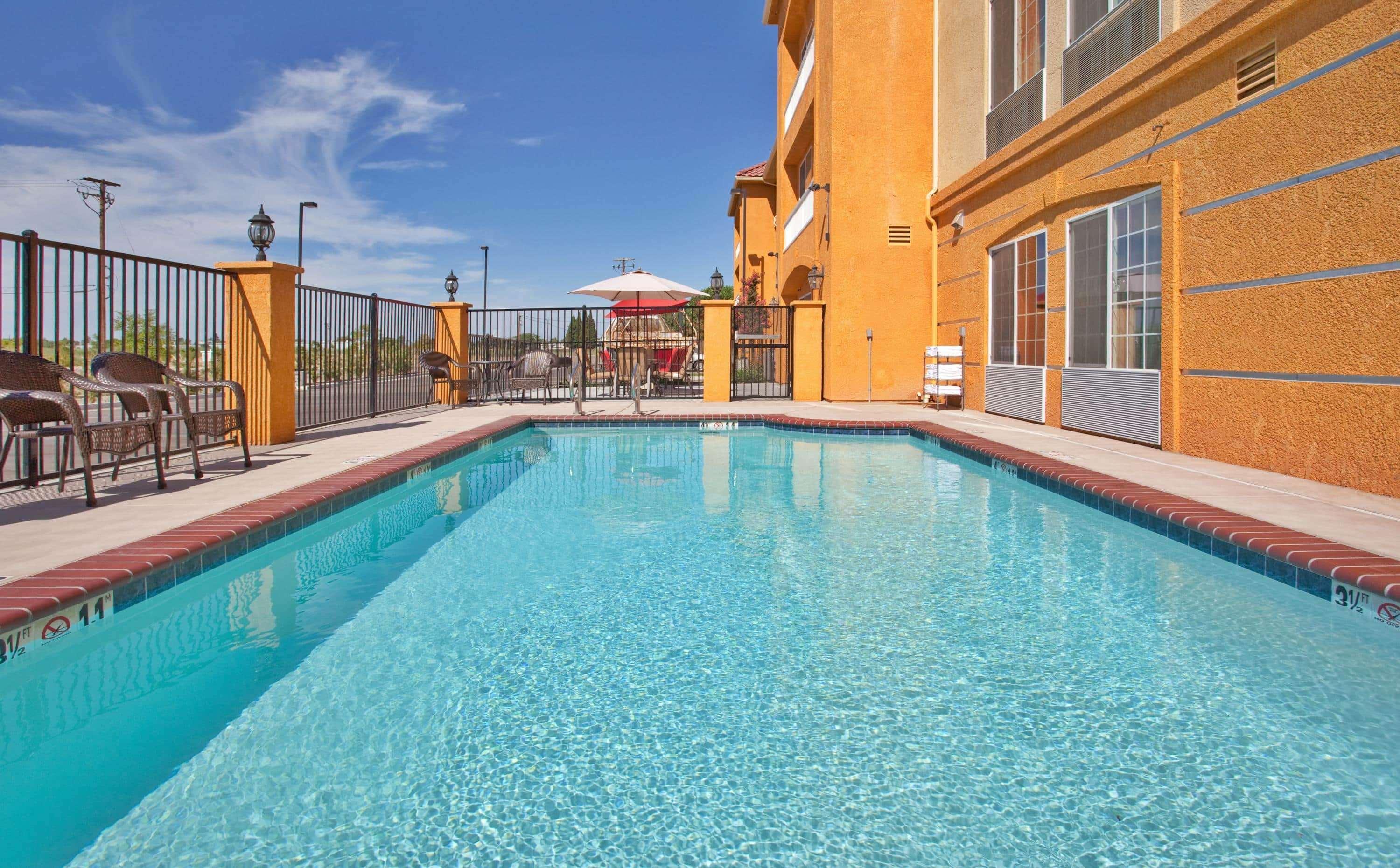 La Quinta By Wyndham Fowler Hotel Exterior foto