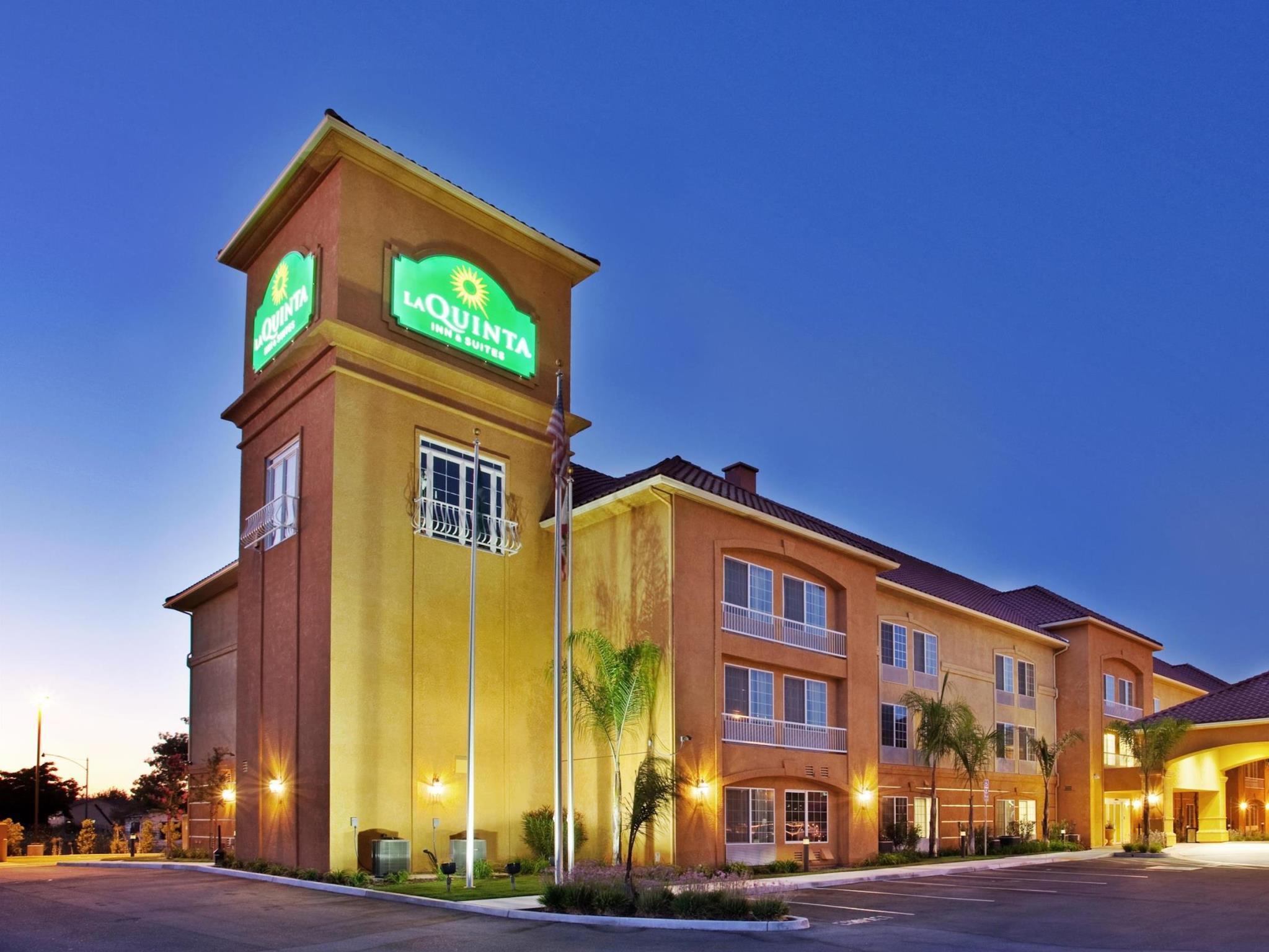 La Quinta By Wyndham Fowler Hotel Exterior foto