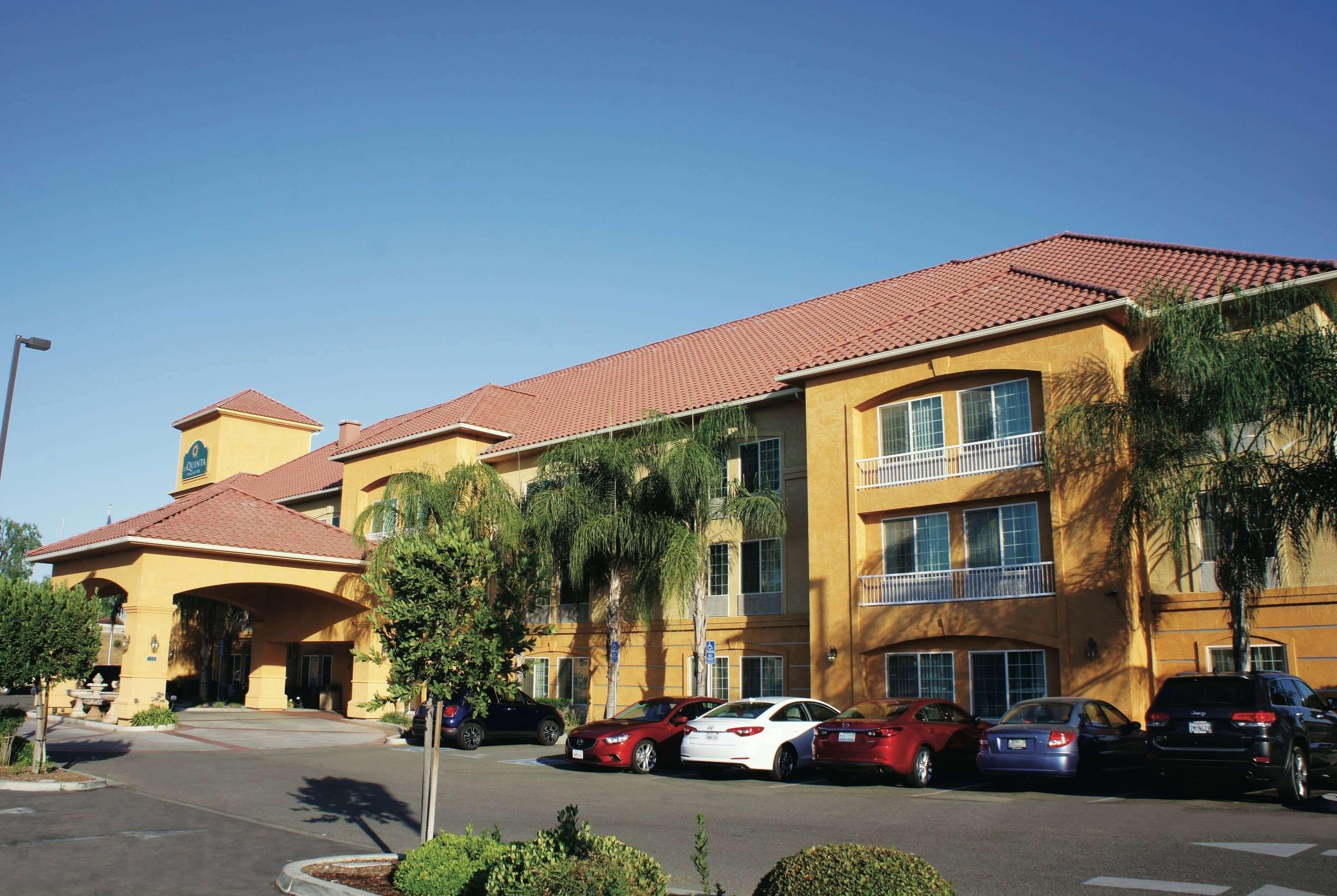 La Quinta By Wyndham Fowler Hotel Exterior foto