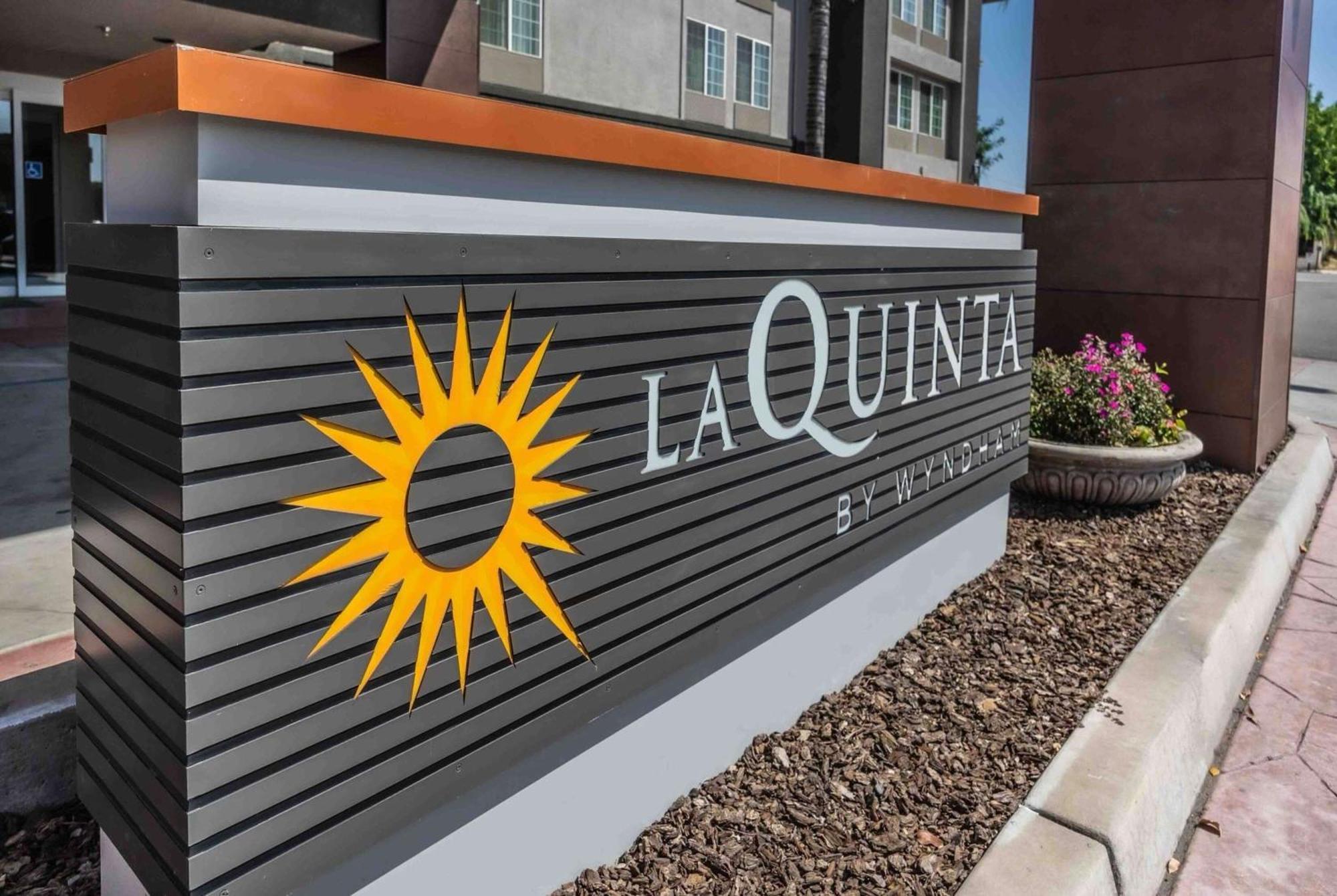 La Quinta By Wyndham Fowler Hotel Exterior foto